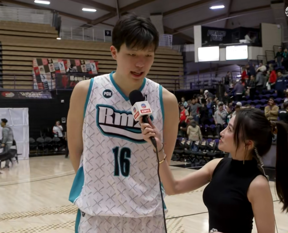 开云-10个助攻变2个，杨瀚森三双没了！8次秒传猪队友却吐饼，不如CBA